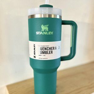 Stanley Quencher 40oz Tumbler- Alpine Dark Green. Very Few Released